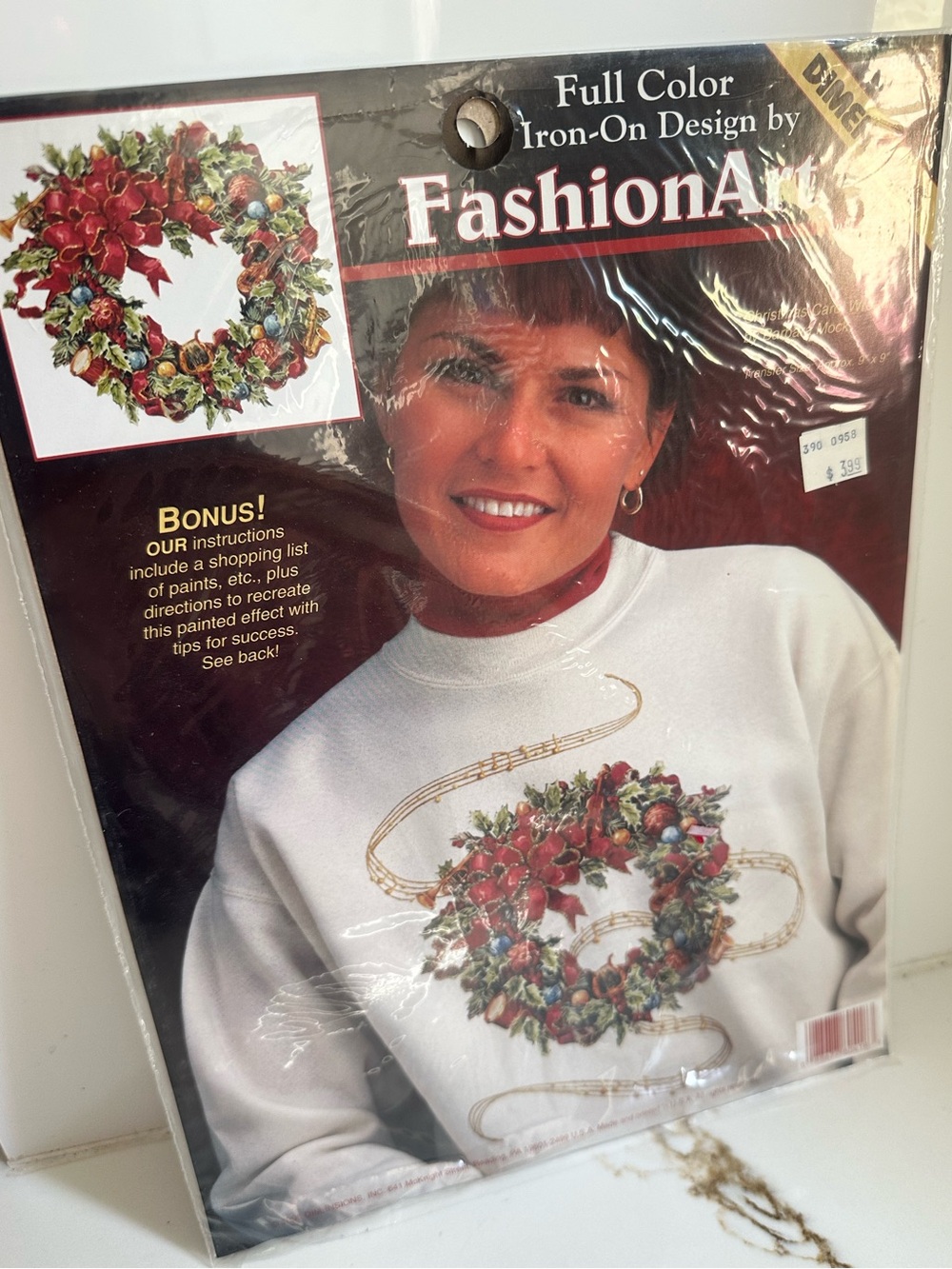Vintage Dimensions FashionArt Christmas Carol Wreath Iron On Transfer #80418 NWT